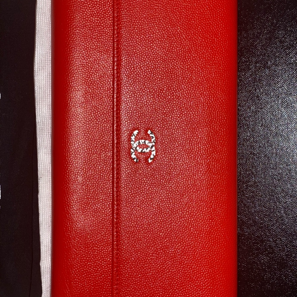 AUTHENTIC RED CHANEL CAVIAR LEATHER - LIKE NEW! - Picture 4 of 16